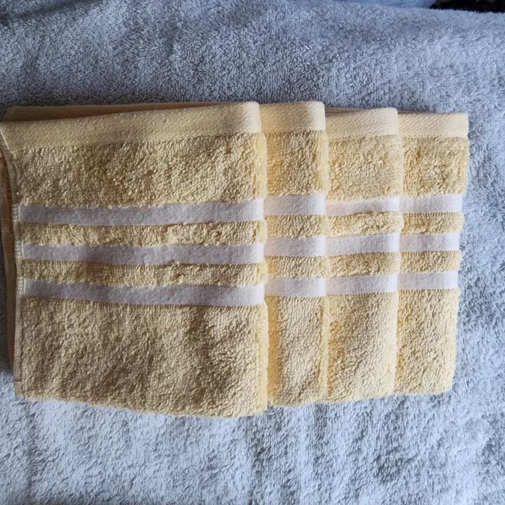 Liz Claiborne Yellow 6-Piece Kids Bath Set